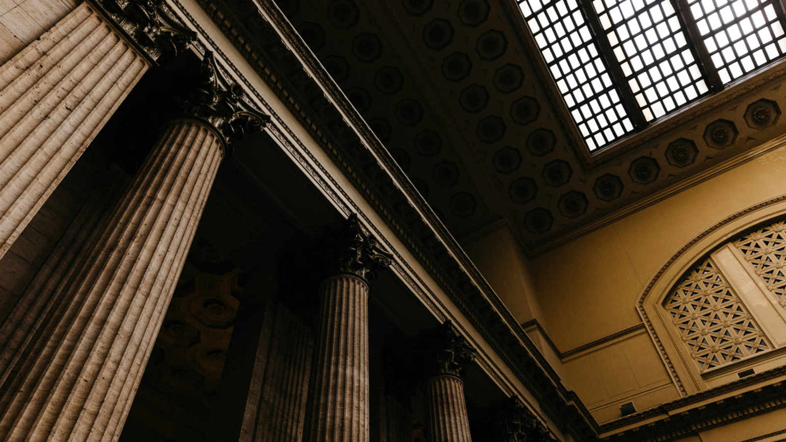 pillars in court room