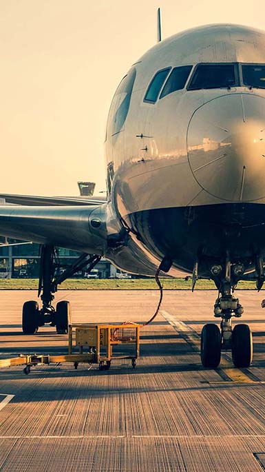 plane at heathrow 